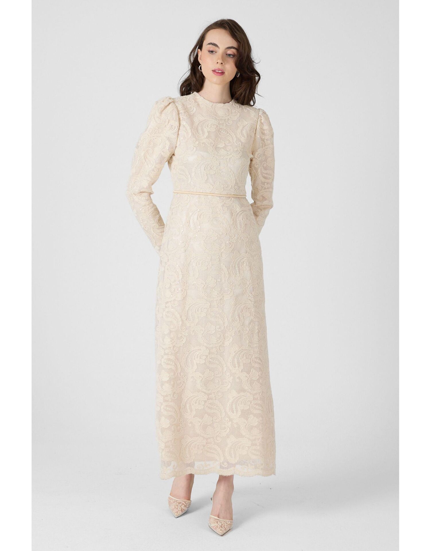 SELVİ ÇETİN ZARİF DANTELLİ ELBİSE BEJ