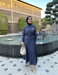 CEP DETAYI TAŞLI PİLİSELİ ELBİSE