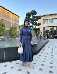 CEP DETAYI TAŞLI PİLİSELİ ELBİSE