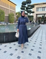 CEP DETAYI TAŞLI PİLİSELİ ELBİSE