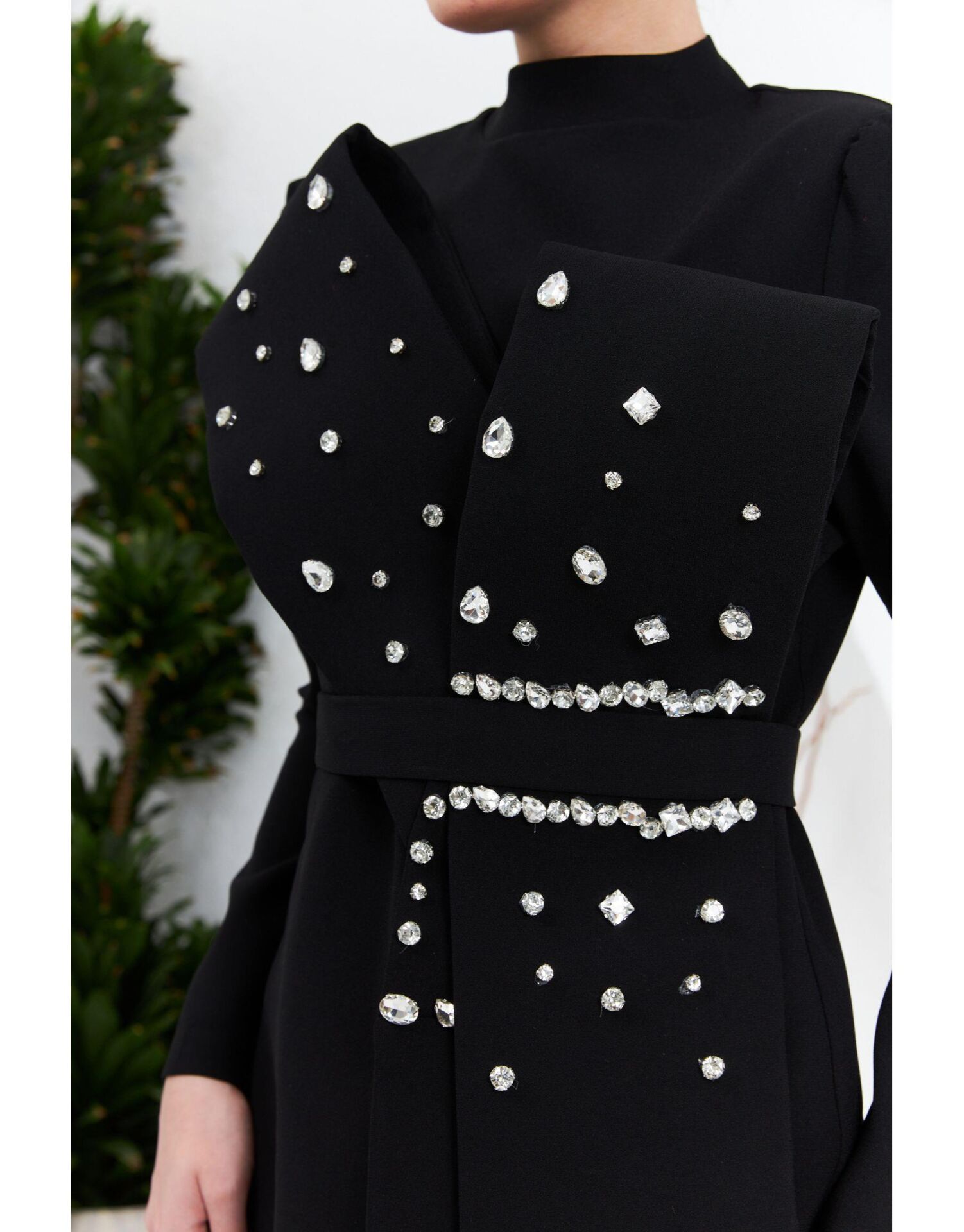 ÖNÜ FİYONK DETAYLI ABİYE Siyah