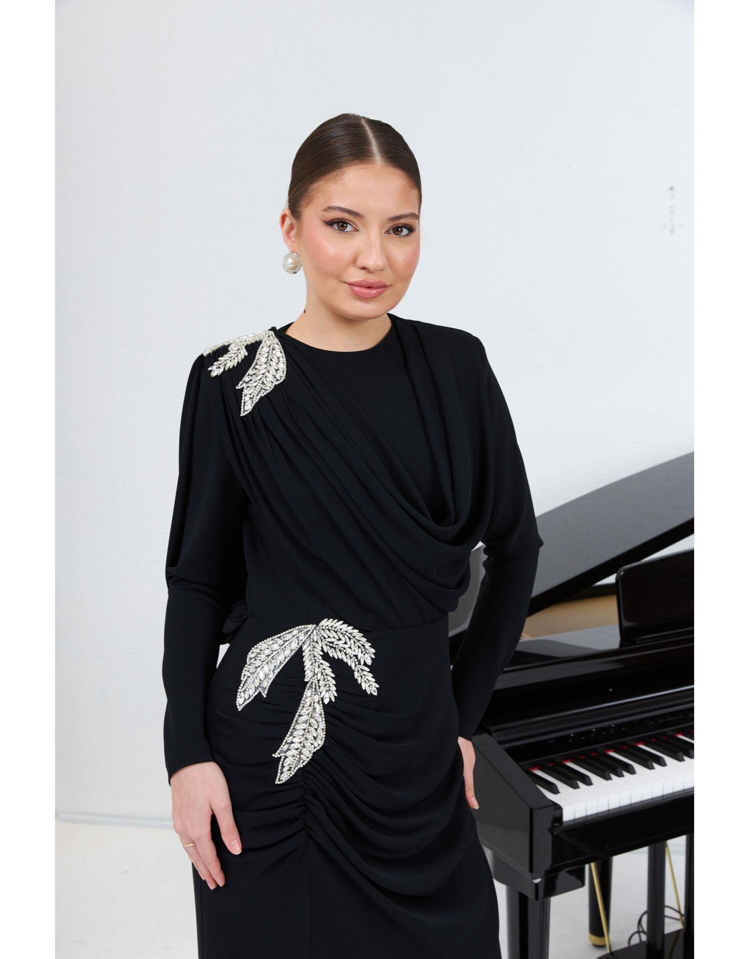 YAPRAK TAŞLI ABİYE Siyah