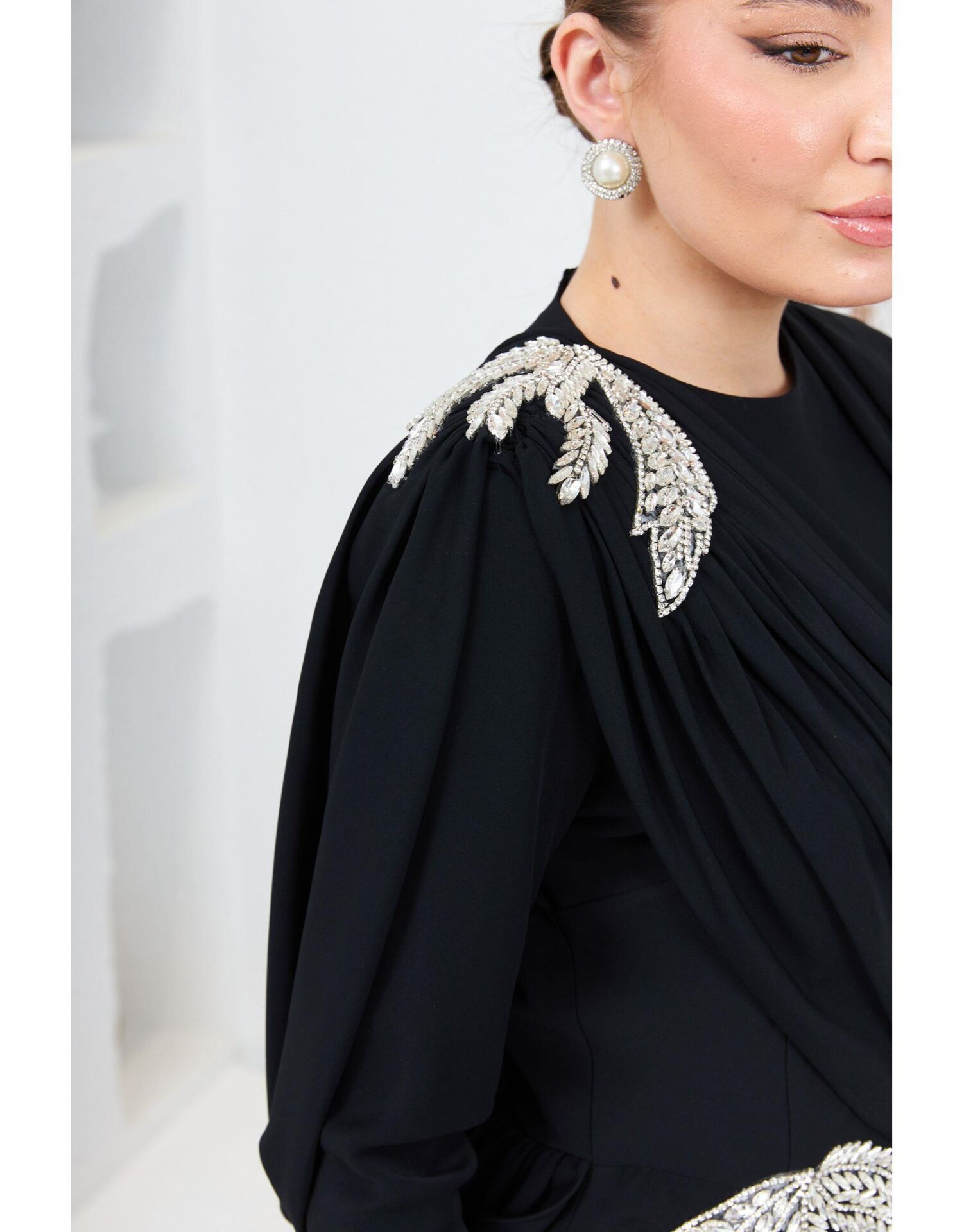 YAPRAK TAŞLI ABİYE Siyah